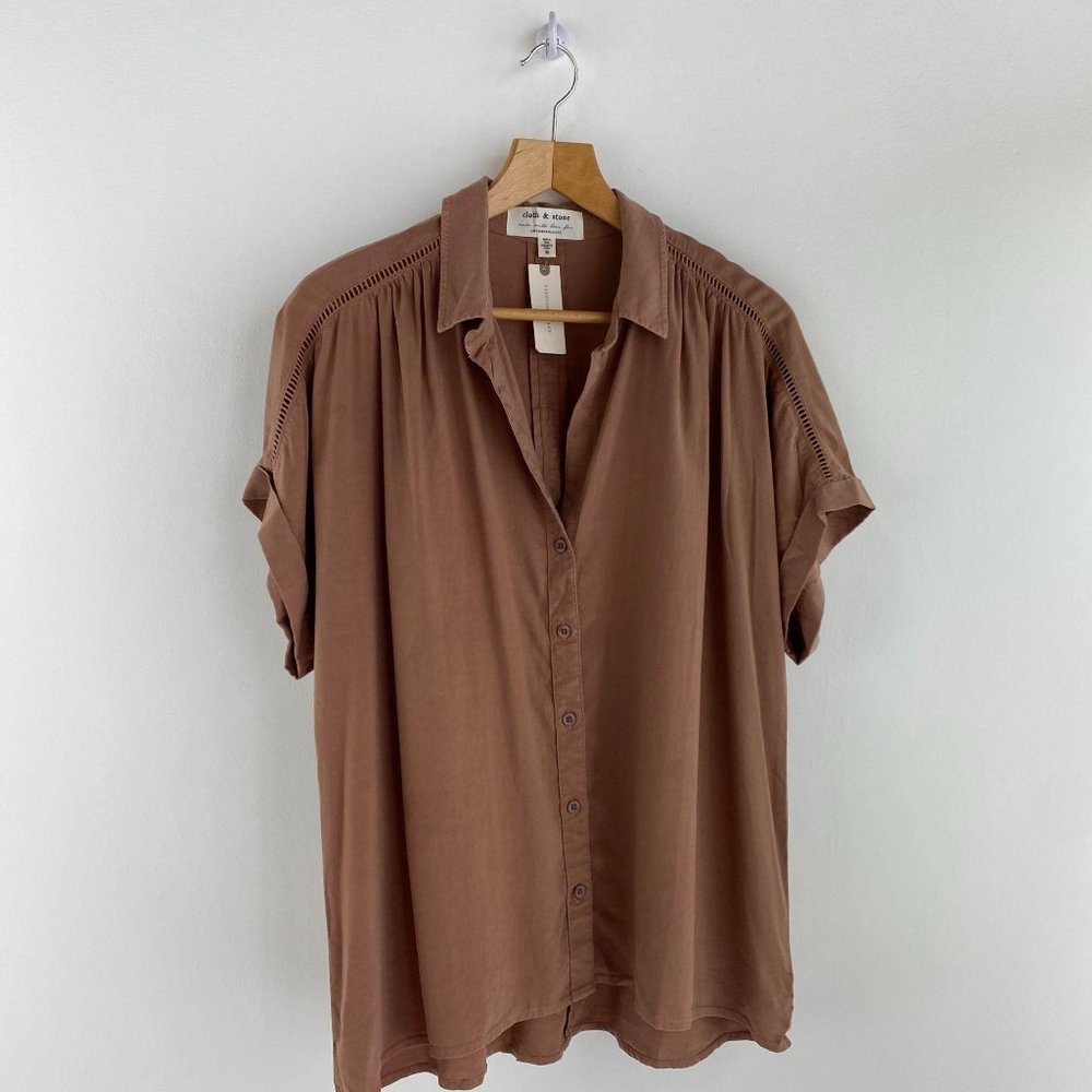 Women's Button-Front Short Sleeve Shirt in Brown
